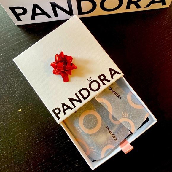 Pandora Moments Sparkling Snowflake Clasp Bangle - Picture 3 of 7